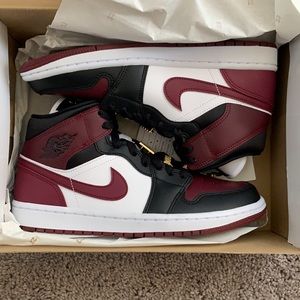 Air Jordan 1 Mid
